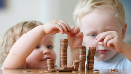 С 1 июня увеличены размеры отдельных выплат семьям с детьми